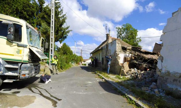 Vendégségbe ment a betonkeverő autó, összedőlt a ház