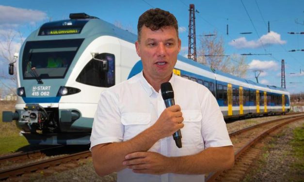 Megint bepöccent Dunakeszi polgármestere, nem tűri tovább a vonatok késését