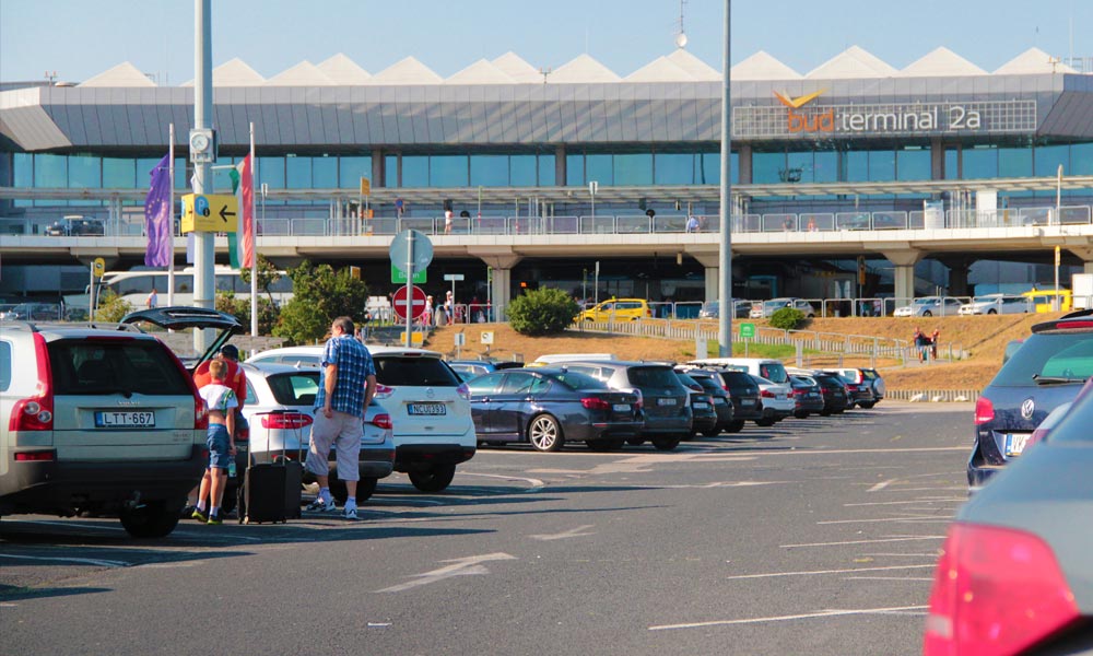 Gigagarázs épül Ferihegyen, bőven lesz parkolóhely a repülőtérnél