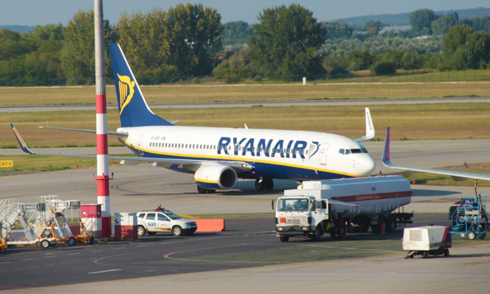 Fogyasztóvédelmi vizsgálatot kezdeményezett a gazdaságfejlesztési miniszter a Ryanairrel szemben, miután a társaság áthárította az utasokra az extraprofitadót
