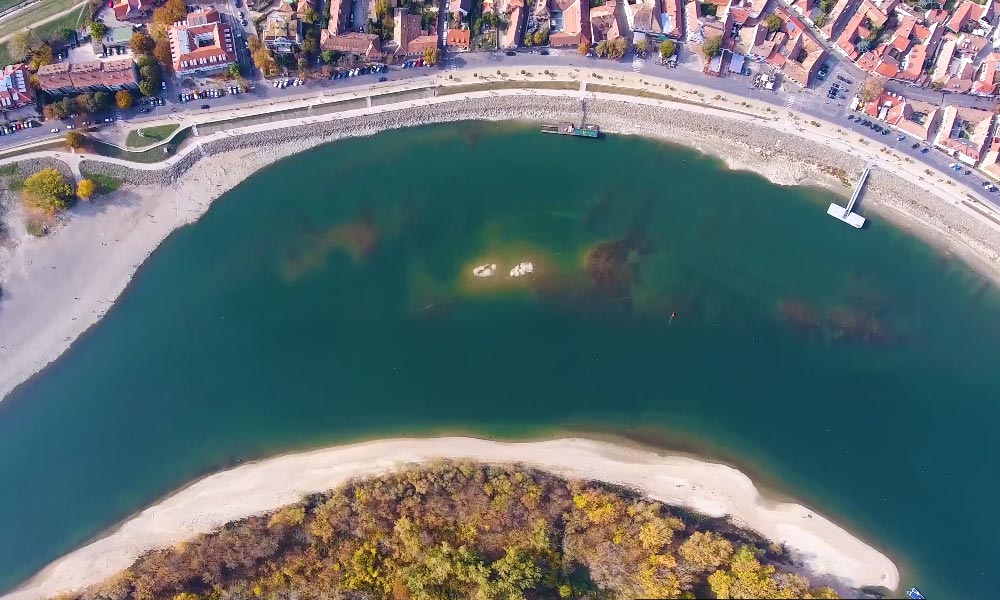 Látványos drónvideó készült a rekordalacsony vízállású Dunáról