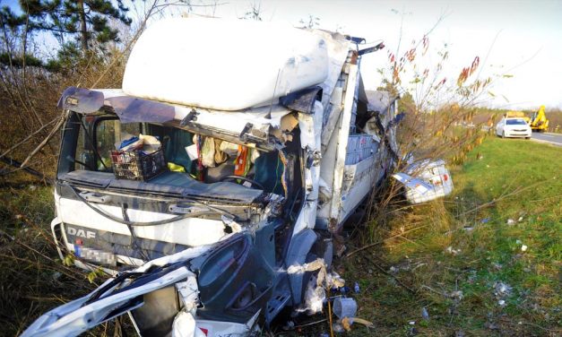 Több autó összeütközött az M3-ason Gödöllőnél, nagy a torlódás