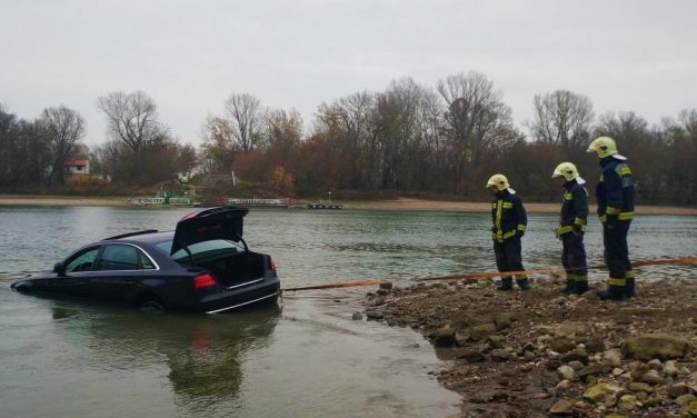 Dunába csúszott egy Audi Szentendrénél, elképesztő fotók!