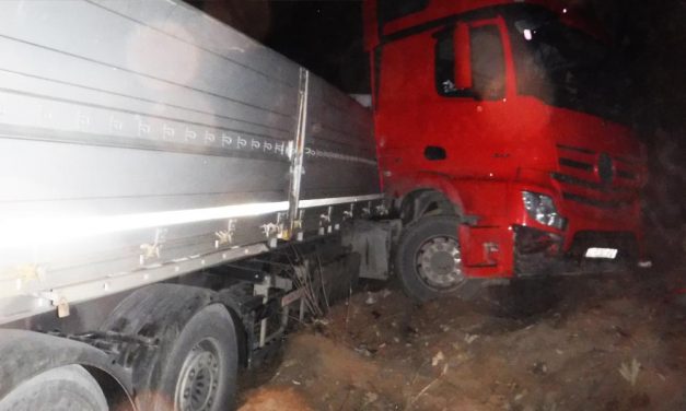 Keresztbe fordult egy kamion az M5-ös kivezetőn