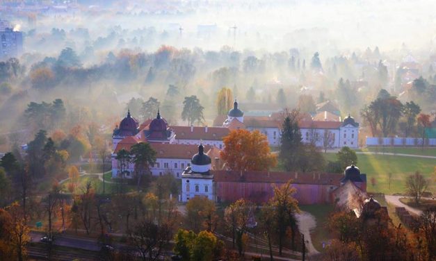 Káprázatos légifelvételek, hajnal az agglomerációban