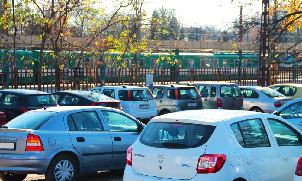 Rossz hír az autósoknak: Itt a térkép, hol lesz új fizetős parkolási zóna Budapest peremén