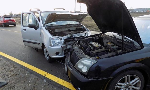 Opellel ütközött a Suzuki Gyömrőn, egy ember megsérült