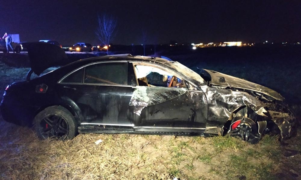 Tragikus baleset: Meghalt a luxusautó sofőrje, az utasai súlyosan megsérültek