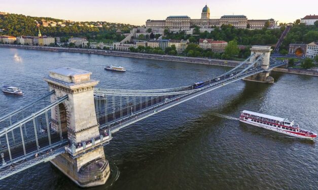 A világ legszebb hídjai közé került a budapesti Lánchíd