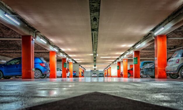 Óránként 700 forintra emelik a parkolási díjat az egyik bevásárlóközpontban