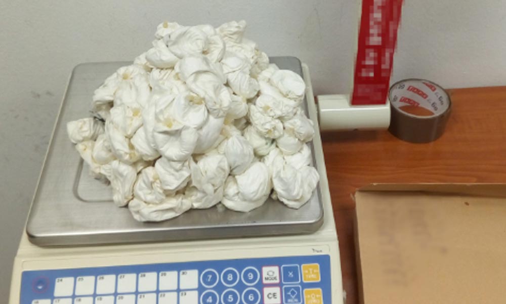 Hatalmas drogfogás Ferihegyen – 300 gumióvszerben volt a 60 milliónyi kokain