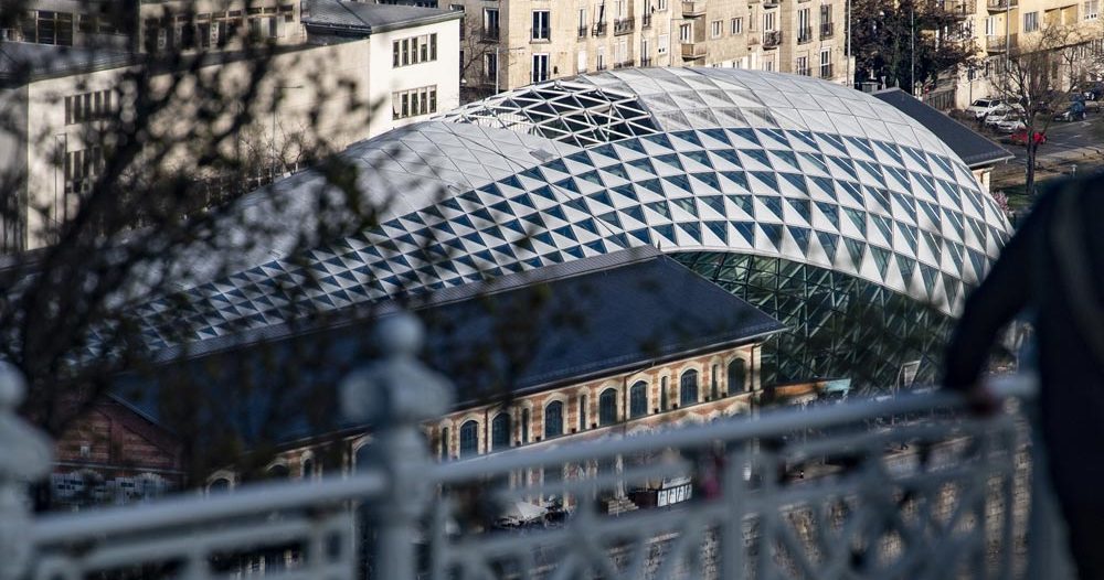 Még mindig nem találják azt a marokkói diákot, aki rejtélyes körülmények között tűnt el a Bálna előtti Duna partról – fotó a cikkben