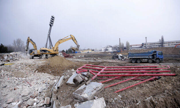 Bombát találtak a Bozsik stadionnál