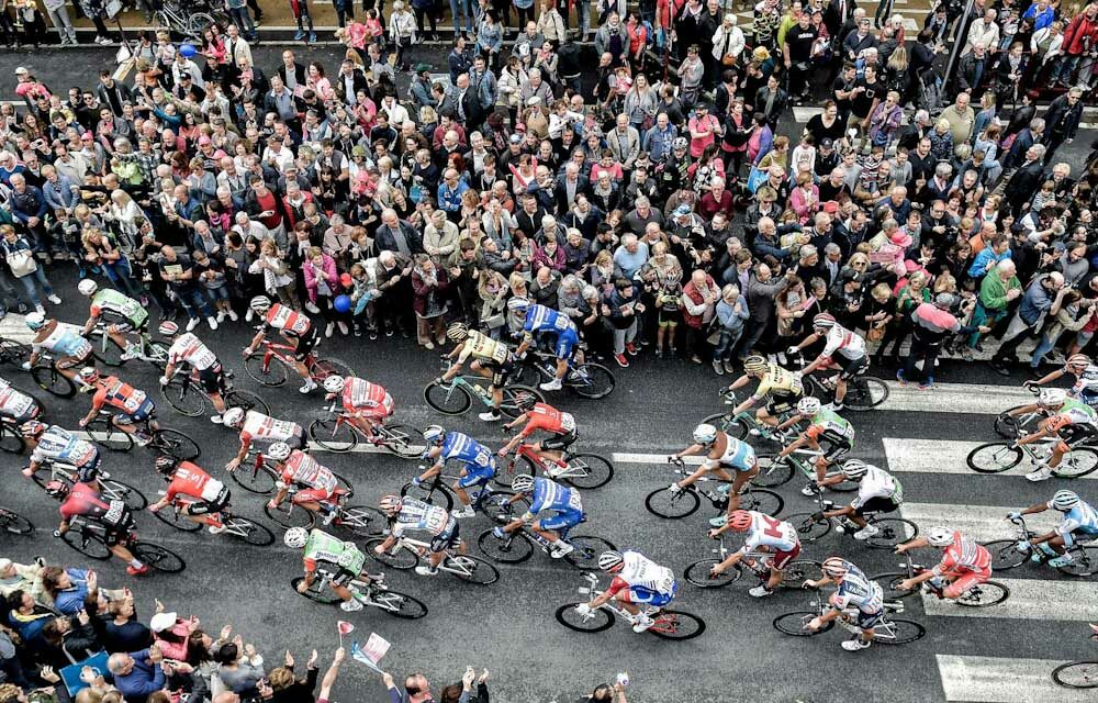 Hoppá! Az agglomaráción is áthalad a világ egyik legnépszerűbb kerékpárversenye az olasz Giro d’Italia