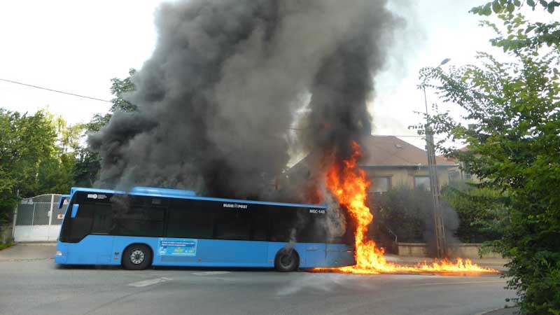 „A járművek 40 százaléka volt alkalmatlan, nem egy esetben kifejezetten veszélyes a közúti közlekedésre” – veszélyes buszokat tiltott ki a forgalomból a kormányhivatal, Karácsony Gergely is megszólalt