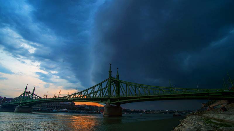 Riasztást adtak ki: Rémes időjárás vár Budapestre és környékére