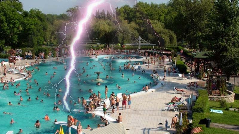 Döbbenetes: A csepeli strand medencéjébe csapott egy villám, többen életveszélyben vannak