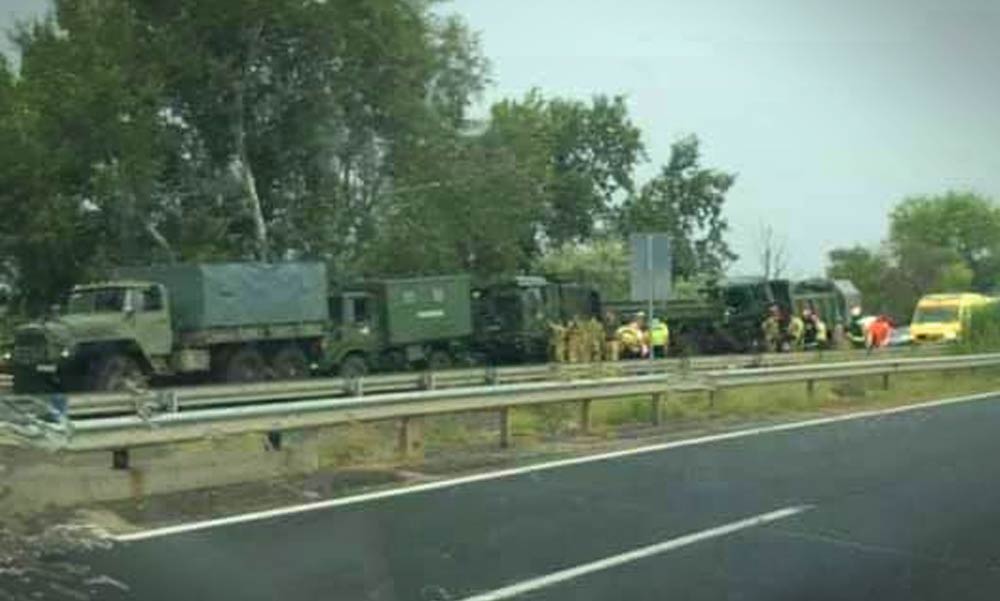 Egy katona is meghalt az M7-esen történt konvojbalesetben, 15 km-es a torlódás