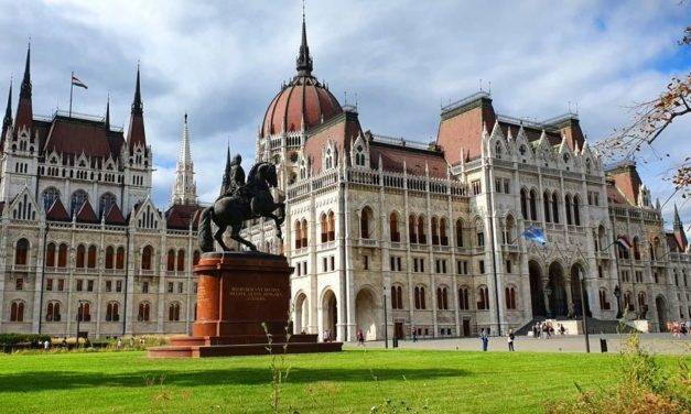 Április 3-án szavaz az ország: Budapesten 18, Pest megyében pedig 12 egyéni mandátum sorsáról döntenek a választók