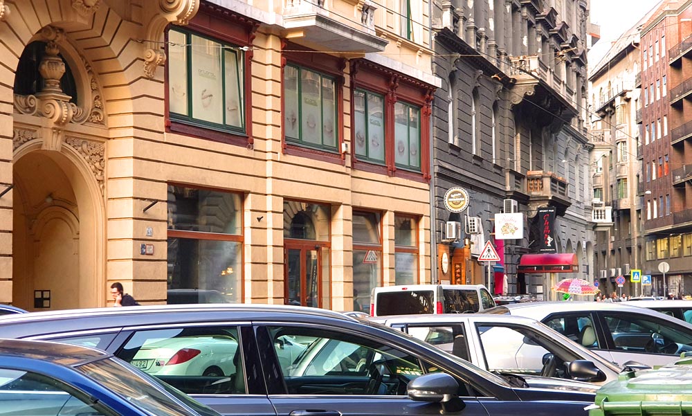 Változnak a parkolási szabályok Budapesten – itt vannak a részletek