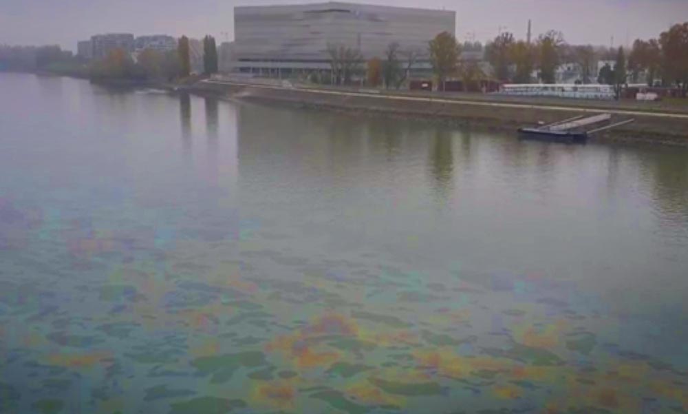 Nagy olajfoltot videóztak le a Dunán Budapestnél