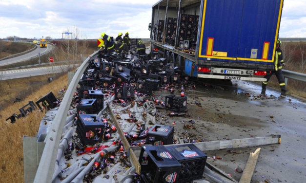 Rengeteg Kőbányai Sör borult az útra az M0-ásnál