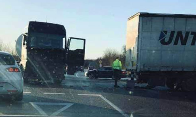 Három baleset az M1-esen, több kilométeres a dugó