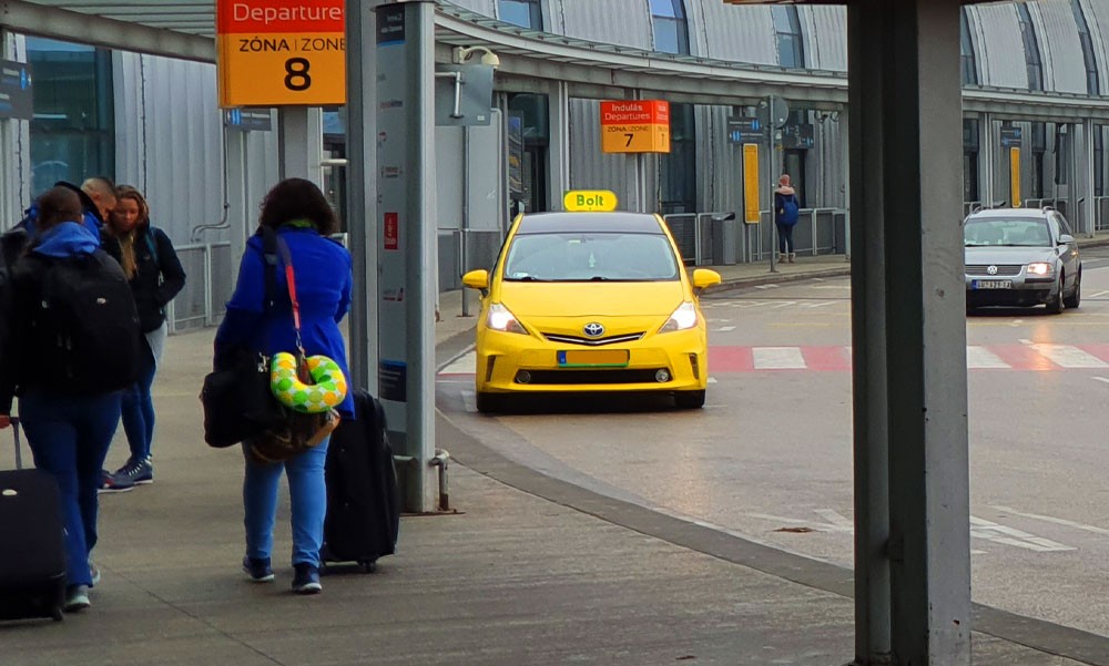 Lezsidózott és megfenyegetett egy taxist a ferihegyi repülőtér biztonsági embere