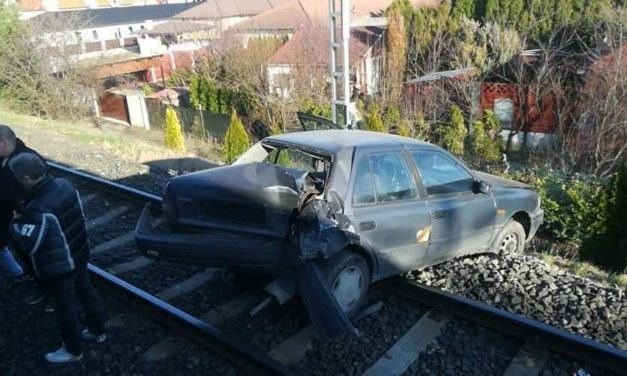 Autóval ütközött a HÉV Szigetszentmiklósnál