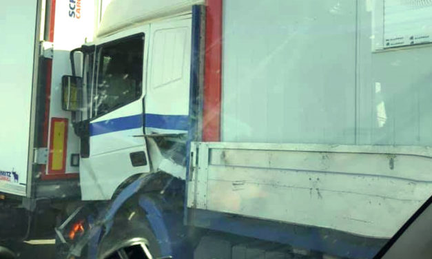 Kamionok ütköztek az M0-son, több kilométeres a torlódás