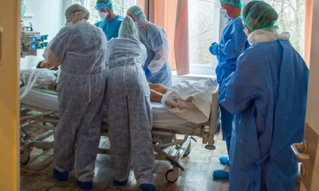 Bár a fertőzöttek száma csökken, még mindig sokan halnak meg a koronavírusban itthon, kórházban is több mint 6 ezer embert kezelnek