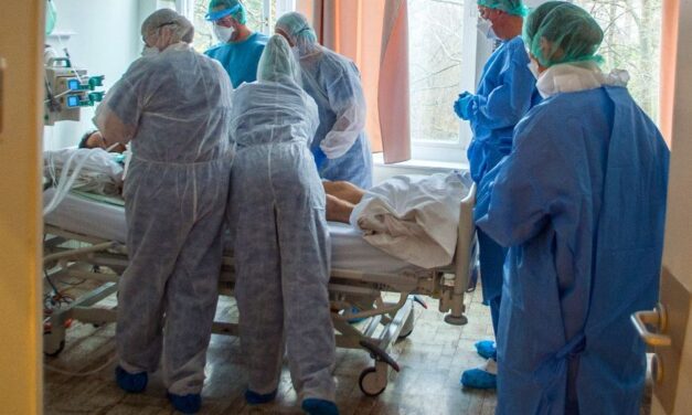 17 ezer fölé emelkedett a járvány miatt elhunytak száma, 1008-an vannak lélegeztetőgépen – közben két új terápiával próbálják menteni a lélegeztetett betegeket a Covid centrumokban