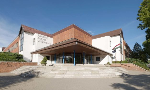 Kaptak egy videót az egyik budapesti gimnázium tanárai: nagyon meghatódtak