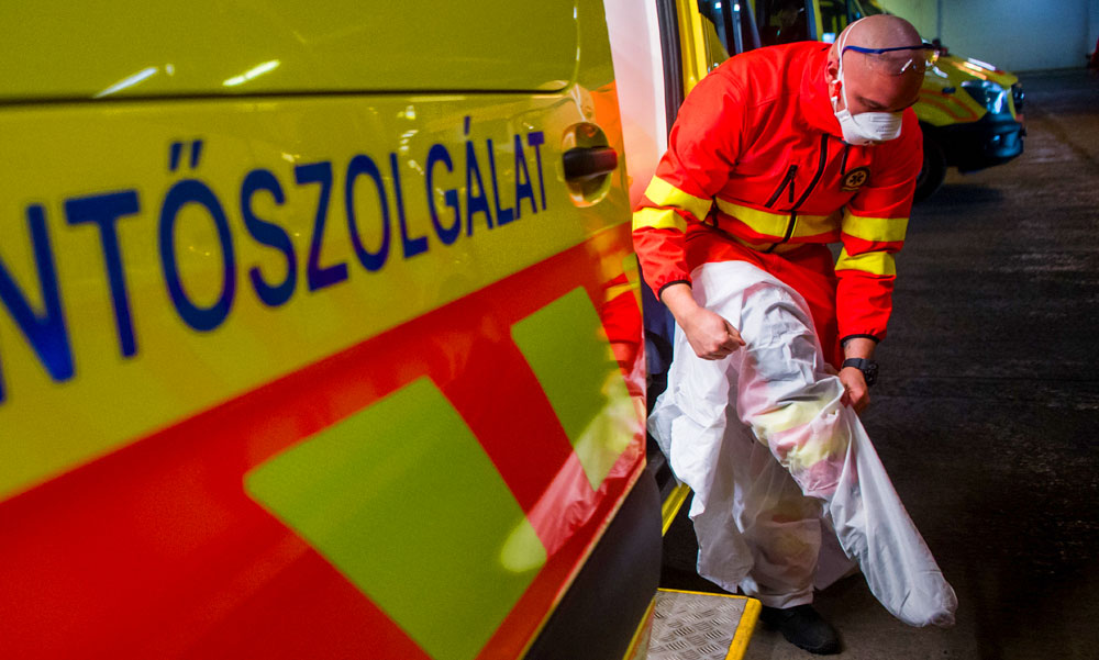 Kiakadtak Szentendrén, mert a mentőszolgálat elvitte azt a fertőtlenítő gépet, amit a saját mentőseiknek vettek
