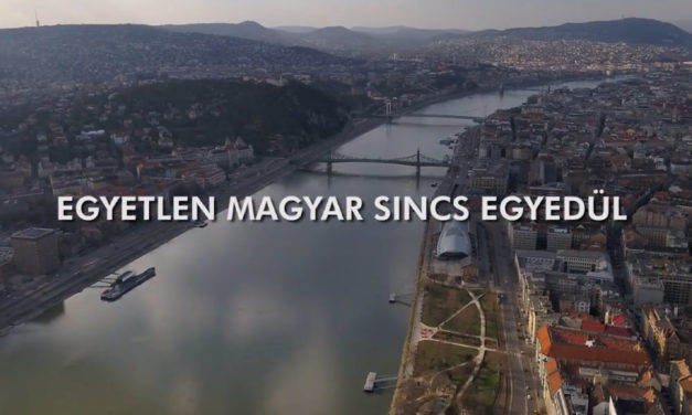 A miniszterelnök a Nélküled című dallal üzeni, hogy „egyetlen magyar sincs egyedül”