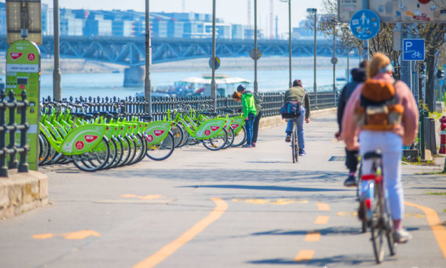 Koronavírus miatt az Üllői úton is elkezdődik az ideiglenes kerékpársávok kialakítása