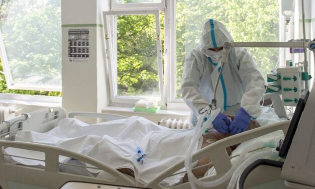 Fekete szerda: 272 fertőzött halt meg egy nap alatt, víruskutató szerint jövő hét végén tetőzhet a halottak száma
