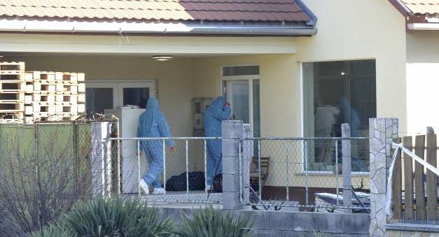 50 késszúrással végzett kedvesével a kórosan szerelmes nő, elkezdődött a bírósági eljárás, pedig 25 évvel megúszhatta volna a brutális gyilkosságot