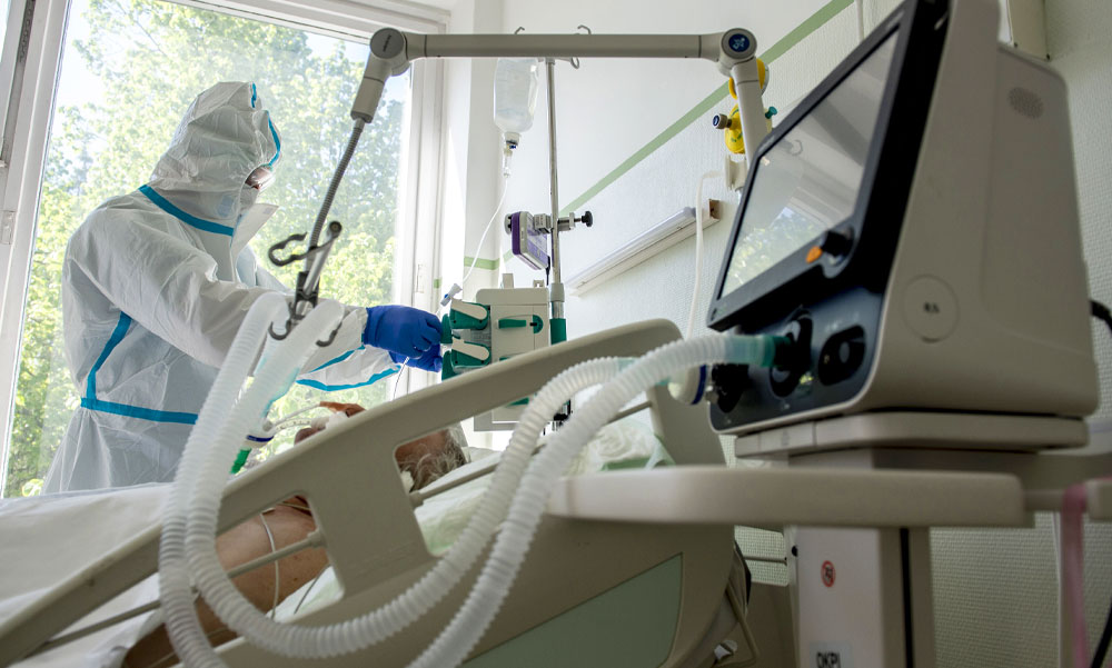 Most jött: lélegeztetőgépre került egy koronavírusos pedagógus