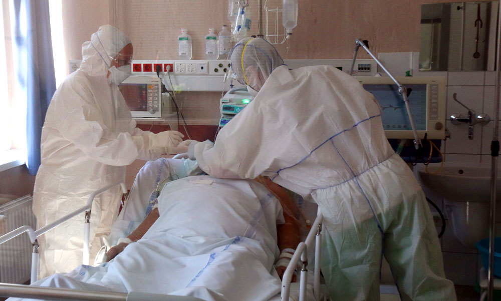 Már több mint 6 ezer koronavírus fertőzöttet kezelnek kórházban, 415 beteg van lélegeztetőgépen