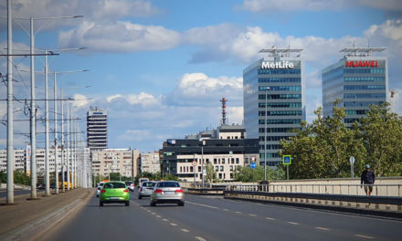 Közúti razzia Budapesten: 70 helyett 134 km/h-val száguldozott egy ámokfutó az Árpád hídon