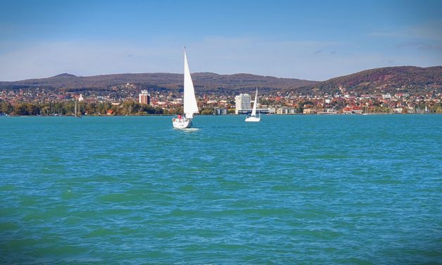 Tudj erről, ha a Balatonhoz mész! Gyógyszermaradványokat találtak a vízben