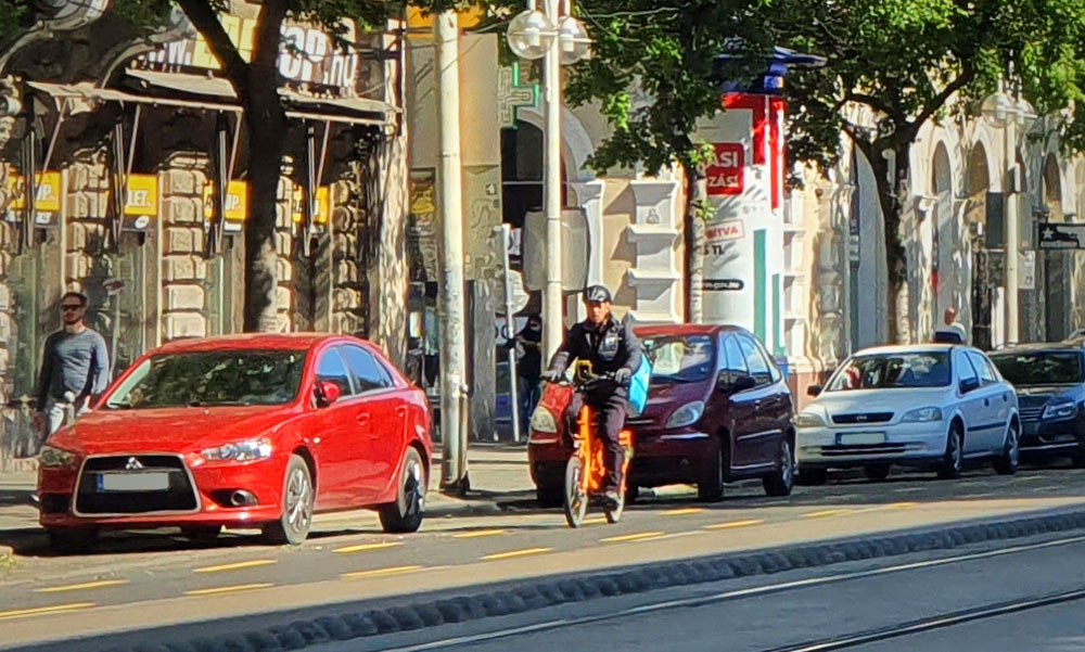 Az ingyenes parkolás miatt szinte elviselhetetlen lett a helyzet Budapesten – állítják a környezetvédők