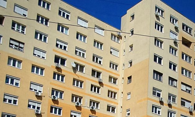Újabb sokkoló tragédia a fővárosban – kizuhant egy 31 éves férfi Újbudán egy 9. emeleti lakás ablakából