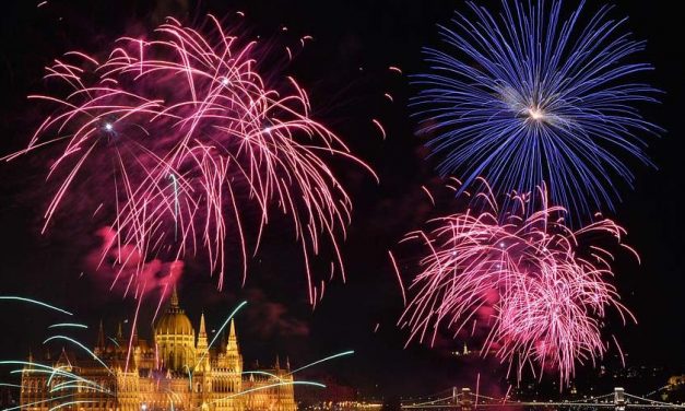 Sorra jelentik be a vidéki nagyvárosok, hogy elmarad a tűzijáték augusztus 20-án, ezzel szemben Kistarcsán lesz parádé – Nem akármit jelentett be a település fideszes polgármestere