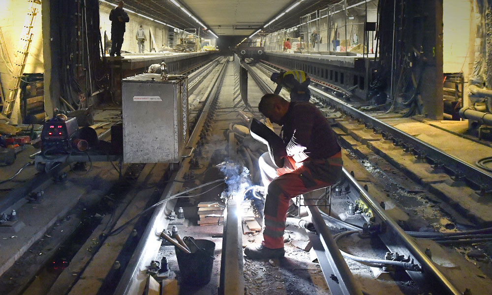 Sisteregnek a metrósínek a föld alatt, óriási tempóban dolgoznak az M3-as vonal felújításán