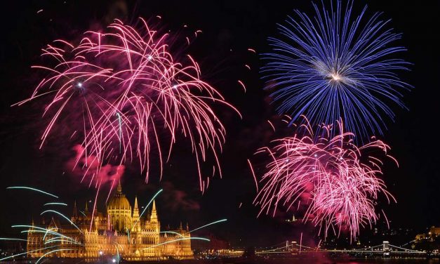 Elmaradhat az idei tűzijáték Budapesten: Dunakeszin már leszavazták a durrogtatást