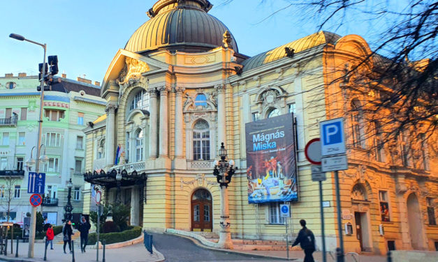 A Vígszínház legnépszerűbb előadásai érintettek a hónapok óta tartó csalássorozatban