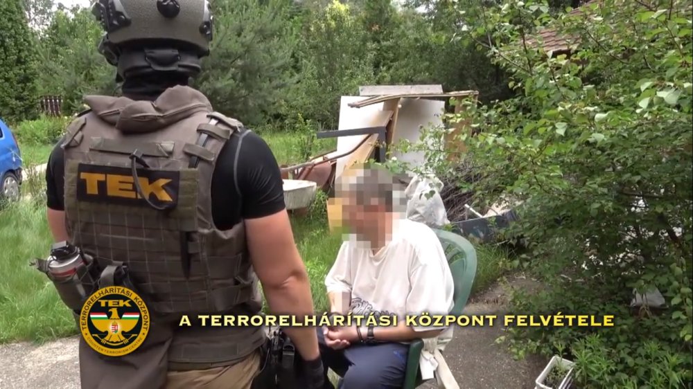 Lecsapott a TEK a budapesti drogkereskedőkre, 5 kiló heroint találtak a hátsó kertben elásva
