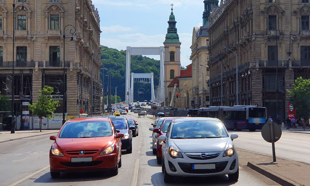 Nagyon nem ért egyet a kormány a budapesti parkolási díjak emelésével